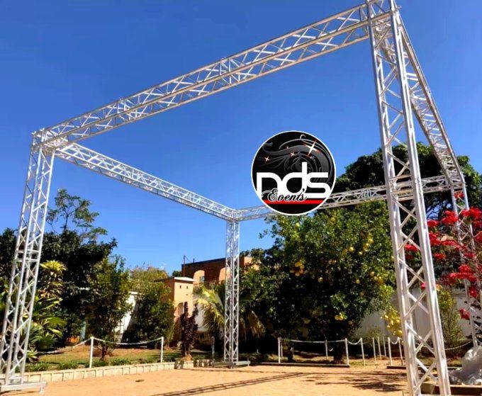 Structure scénique aluminium - Carré 4 pieds sur embase